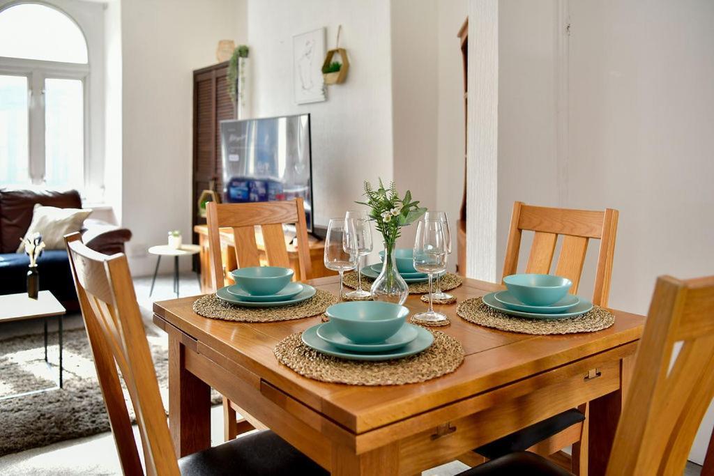 Spacious 2 Bedroom Apartment In The Heart Mumbles Dış mekan fotoğraf