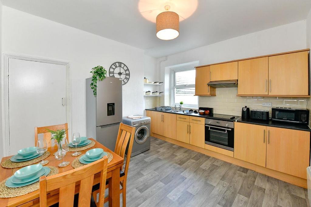 Spacious 2 Bedroom Apartment In The Heart Mumbles Dış mekan fotoğraf